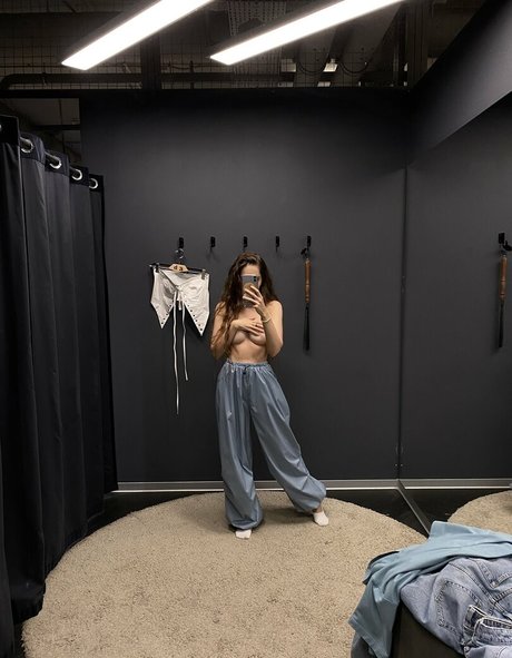 Leratlerat nude actress images