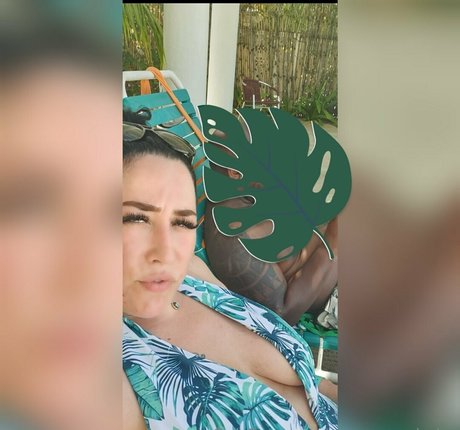 cream my holes model free pic