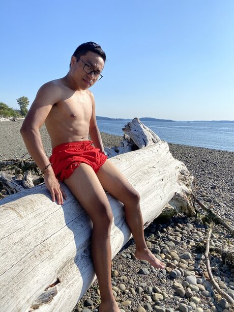 Cooltyloco erotic actress pic