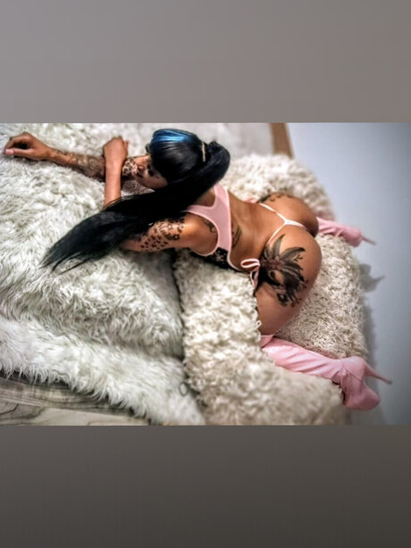 Khya_ nude model pics