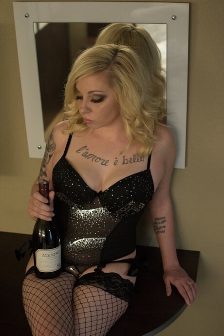 Kaitlin model nude photo