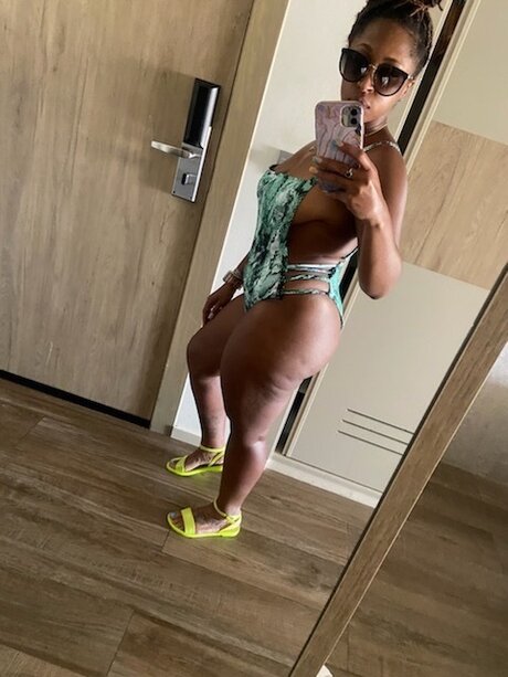 GiSpot porn actress images