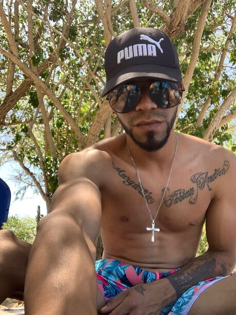 Pompeyo model hot images