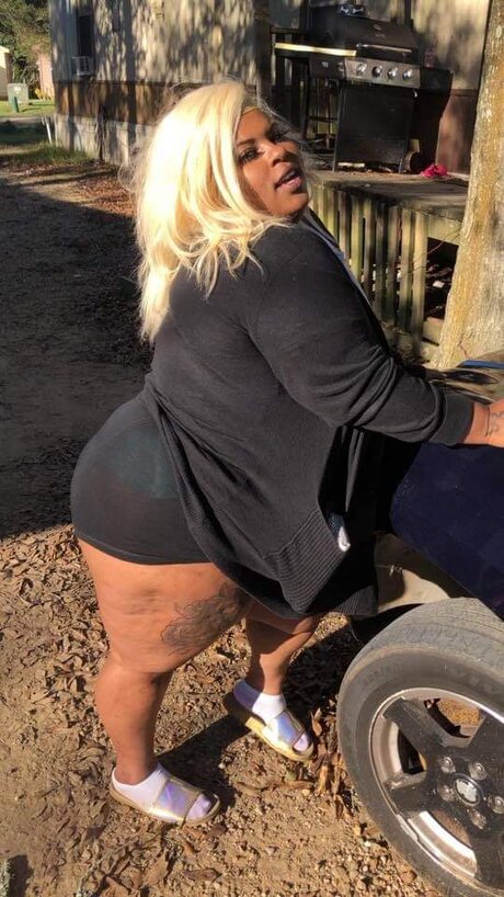 Ariane Encalade nude model galleries