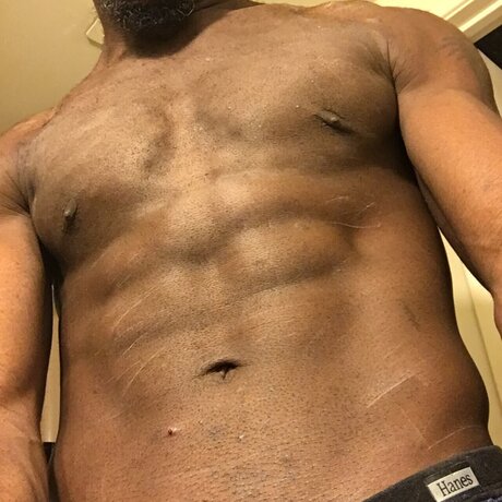 17 RINGS pornstar pic