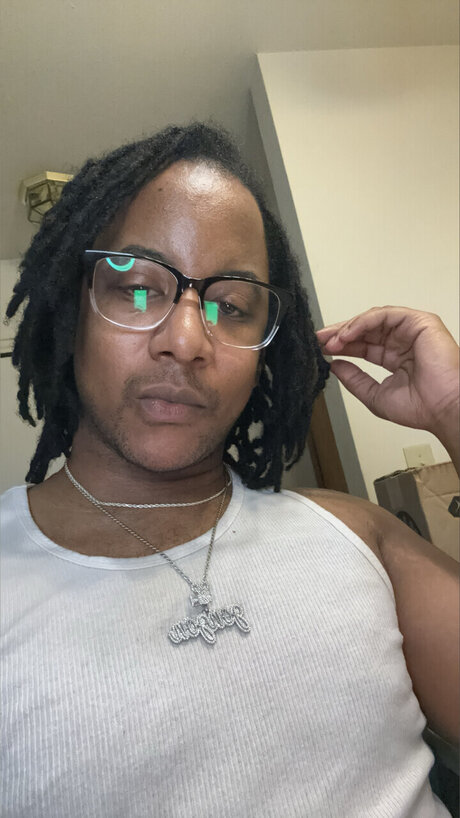 JonJon The Blogger pornstar high quality pics