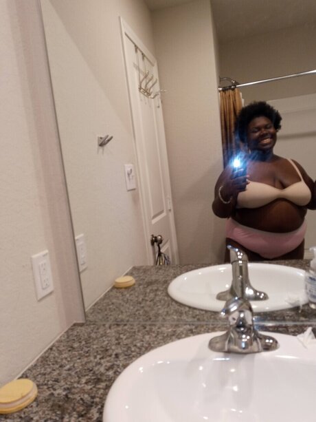 Ne1thing_ beautiful actress image