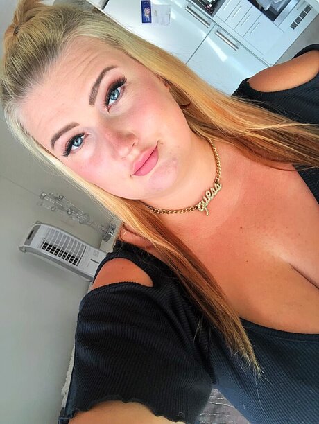 Idahelena model naked galleries