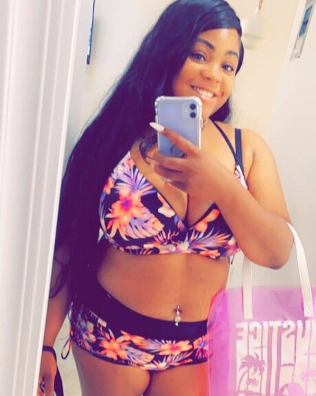 Quayswan model photo