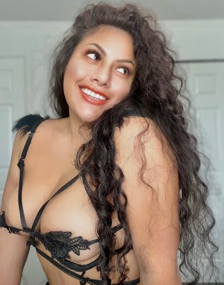 Latina curls porn model picture