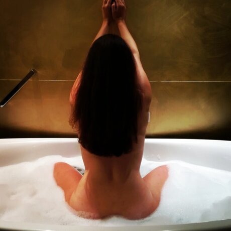 L Interdit pretty actress pics