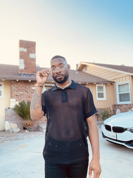 K Breezyyy naked model photo