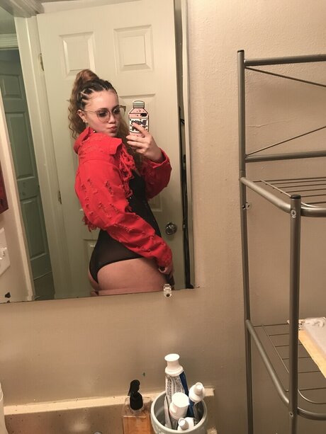 Desir_ star naked images