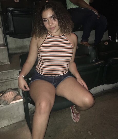 Kaylaaa naked pornstar pic