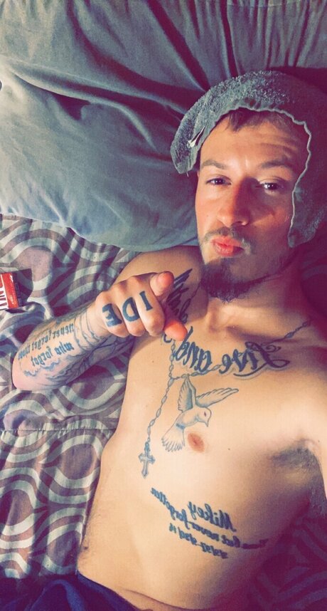 fart onlyfans top photo