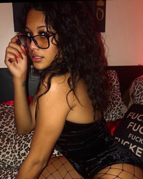 Big Booty Rena_ model naked pic