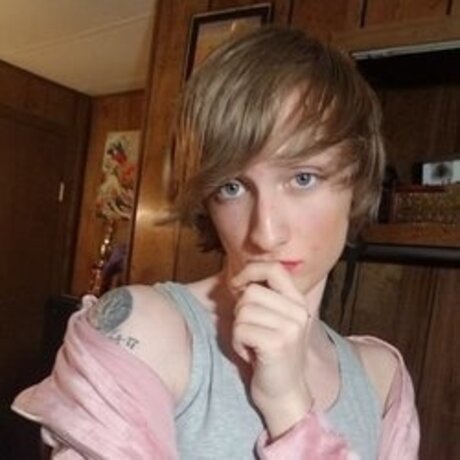 Lily Vervain exclusive model img