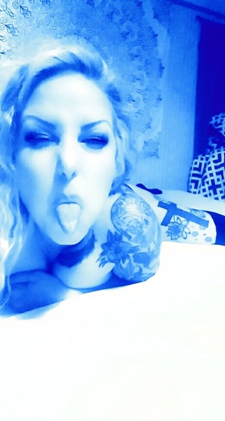 LolliLuxe naked actress picture