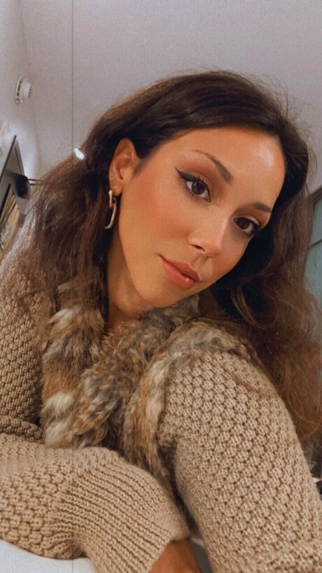 PrettyGirl NeckCracks xxx pornstar pictures