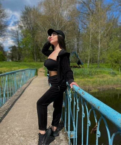 young onlyfans erotic pictures