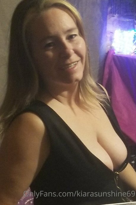 kiarasunshine69 naked star gallery