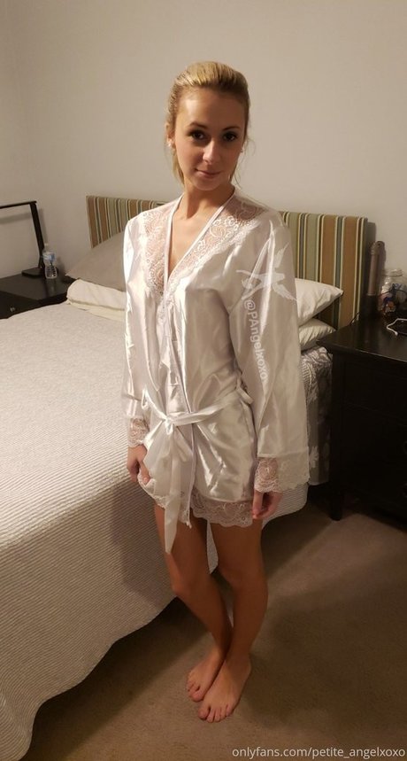 blonde deepthroat onlyfans beautiful archive