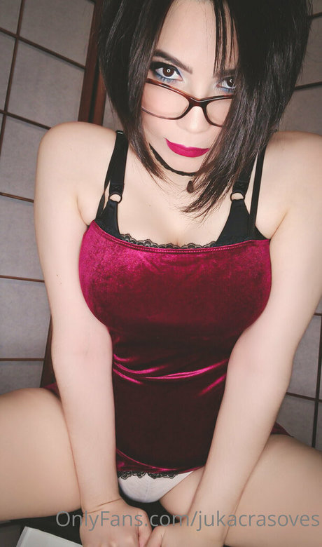 jukacrasoves adult model picture