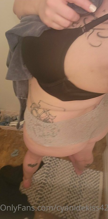 cyanidekiss420 model porn pics