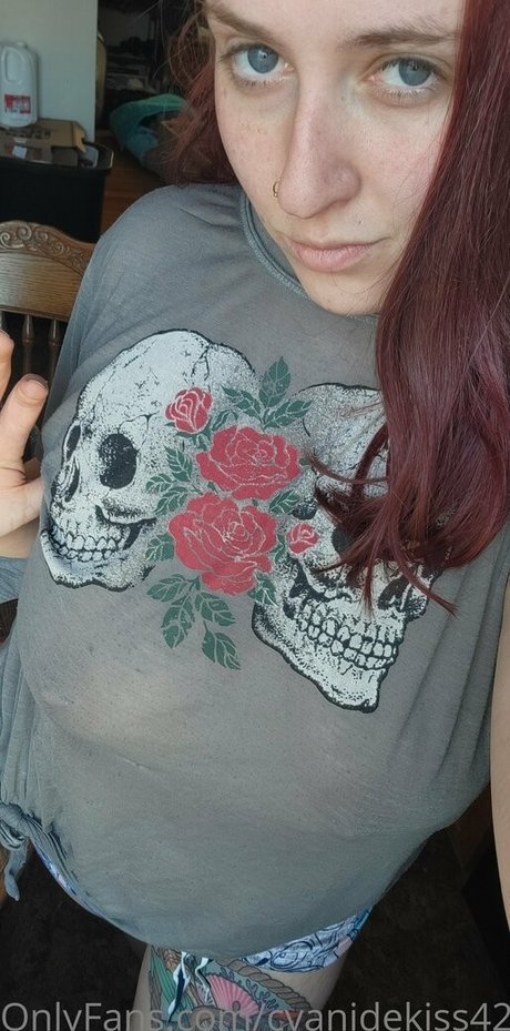 cyanidekiss420 model hd picture