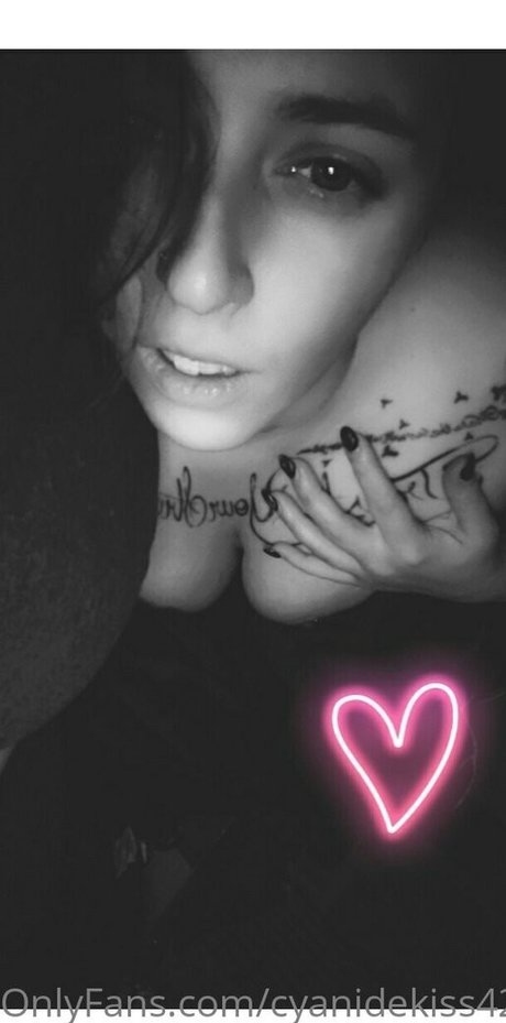 cyanidekiss420 sexy actress pics