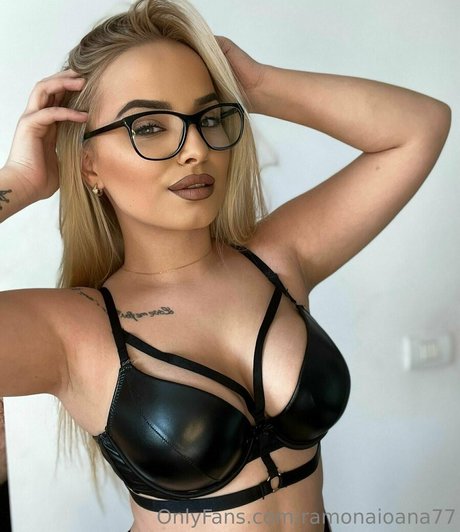 ramonaioana77 nude pornstar picture