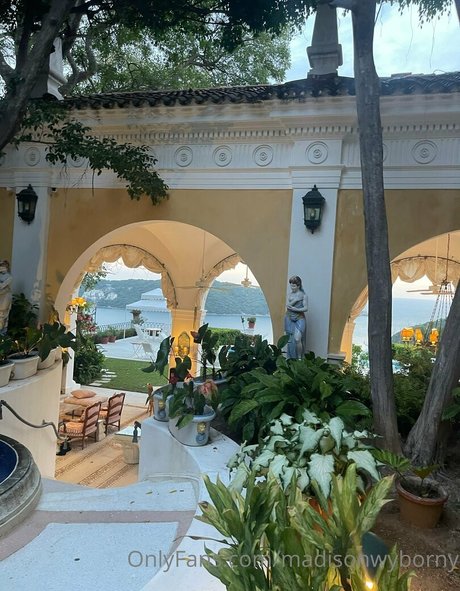 lucy love98 free actress picture