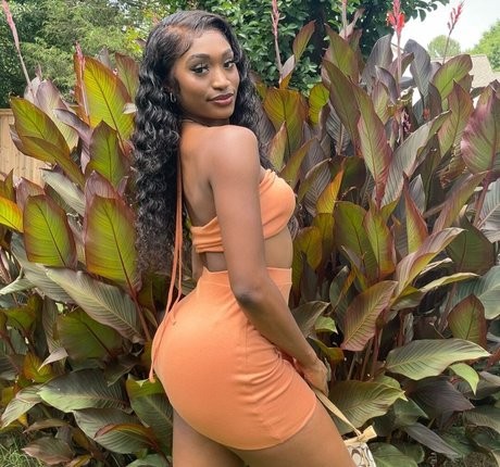 ItsTavvi pornstar perfect photo