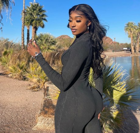 ItsTavvi model hot archive