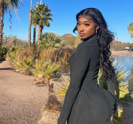 ItsTavvi star top pic