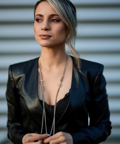 laure bv art pornstar img