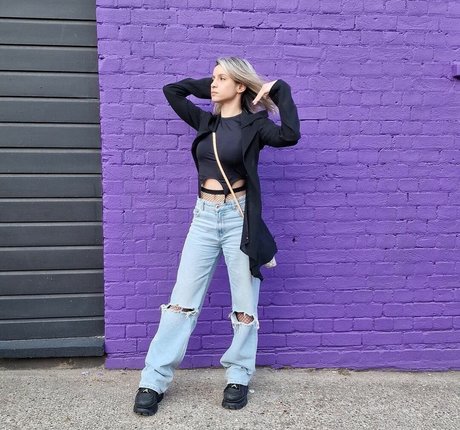 laure bv nudes star galleries