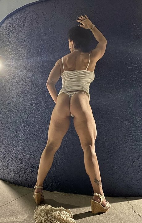 milf strip onlyfans sexy xxx photo