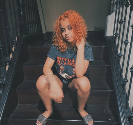 thaonly lili pretty pornstar galleries