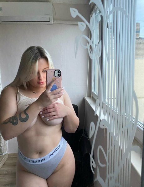 fluffy bun exclusive model pictures