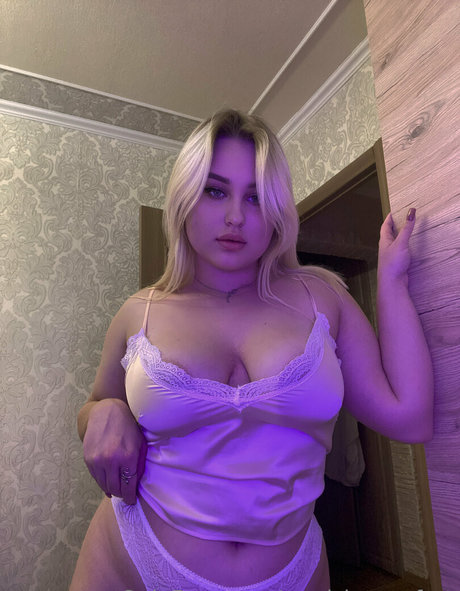 fluffy bun naked actress photos