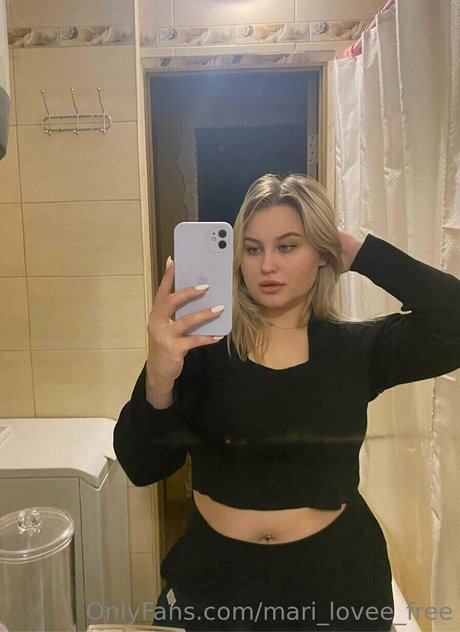 fluffy bun top actress pictures