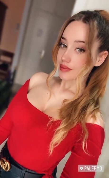 squat onlyfans pornographic photos