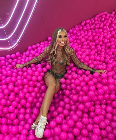 Xavia Brooke pornstar top img