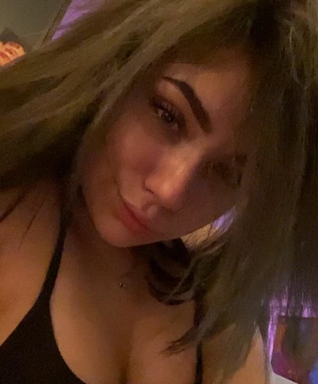 Kotajaneeee naked model photo