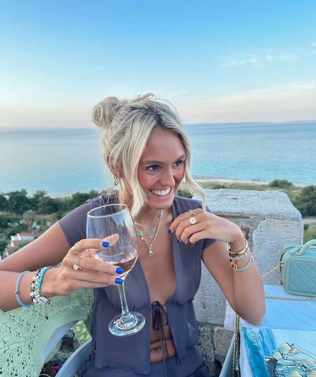 Misha Grimes hot star pic