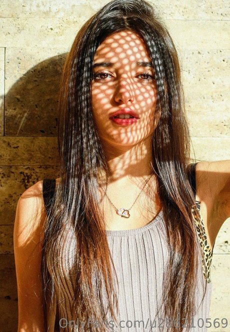 wonder molly art actress pictures