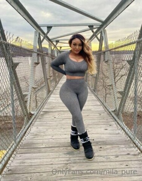 mila pure model naked pic