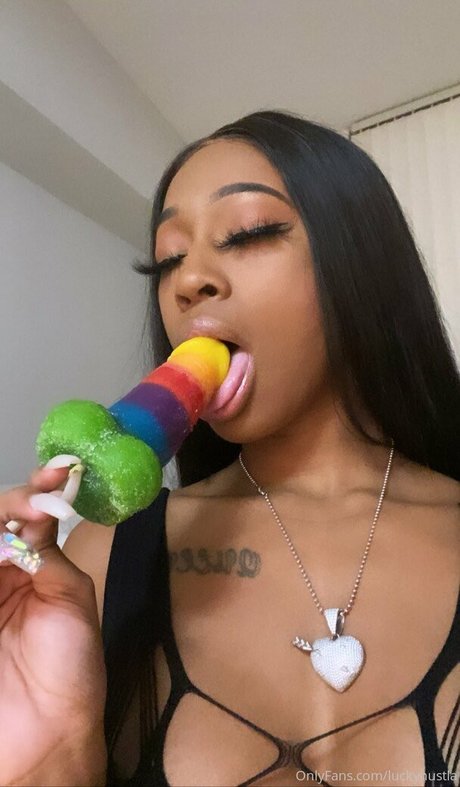 Lucky Hustla art star img