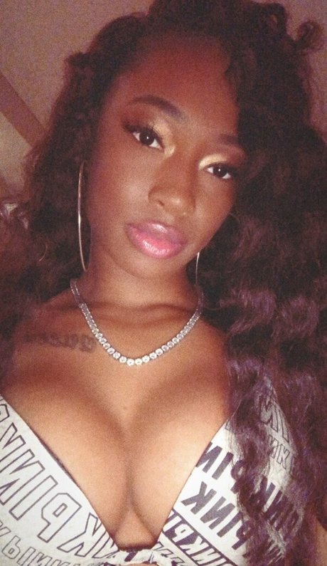 Lucky Hustla perfect model gallery